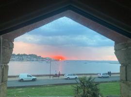 Cosy Coastguard Cottage right next to the sea, chalupa v destinaci East Cowes