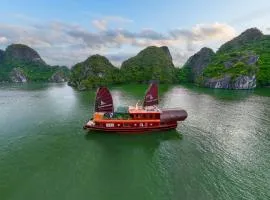 Sunlight Boutique Cruise - Cat Ba island