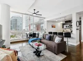 Upscale 2BR Condo - King Bed - Stunning Views、カルガリーのコンドミニアム