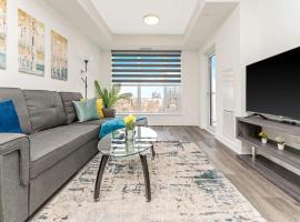 Luxury 1BR King Bed Unit - Private Balcony, Hotel in Kitchener