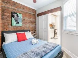Upscale 2BR Condo with Netflix - Prime Location