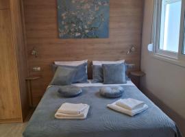 Sweet cottage in Chanioporta，伊拉克利翁鎮的木屋