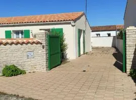 Lovely house with garden close to the beach