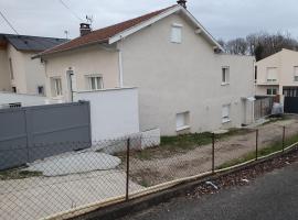 Stade OL et grand large 1 chambre, hotel en Décines-Charpieu