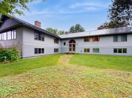 Great Pond Retreat, hotel na praia em Killington