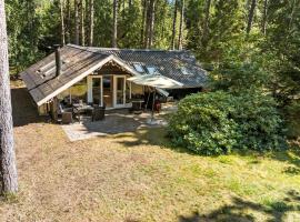 3 Bedroom Amazing Home In Store Fuglede, hotel i Store Fuglede
