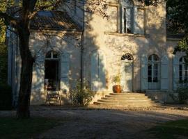 Manoir Larcouillet、MerlesのB&B