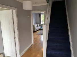 Large Newly updated 3BD Duplex 20Min to Airport