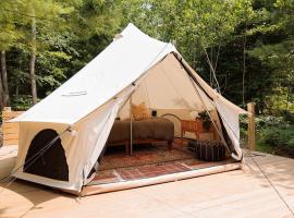 Ilex Forest Retreat Camp Azalea – hotel w mieście Luther