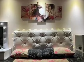Cozy Rhodes Studio