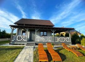 Fiołkowy Zakątek Domek z Basenem, Hotel in Stare Sady