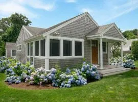 1 min drive to Rock Harbor 2 min to Town