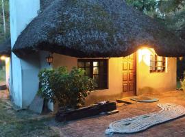 Casa Quincho en el Bosque، فندق في بونتا دل إستي