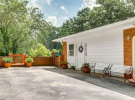 Charming Studio about 5 Mi to Stone Mountain Park