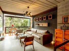 Triplex com Design Industrial em Itaipava | AIR A2