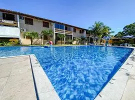 Flat com 1 quarto com ar split, sala e cozinha completa, No condomínio Portal do Atlântico a 100m praia de Taperapuã (Barraca do Gaúcho) , portaria 24hrs, piscina.