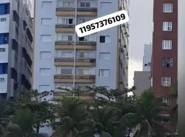 Apartamento mobiliado prédio frente ao mar