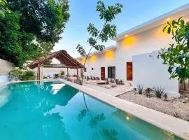 !Vive como local, 3 departamentos juntos, piscina y céntrico!