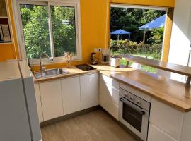 Tiny house paisible en campagne, hotel a Petit-Bourg