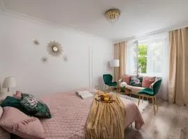 Sublime Studio Hoża 58 in upscale central neighbourhood, discover Warsaw on foot