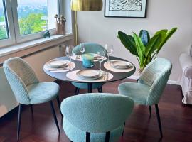 RAUM2GO - NO2 zentrales 2-Zimmer apartment DESIGN & BLICK, hotel in Wiesbaden