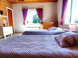 Villa Mummola Kahden makuuhuoneen huoneisto lähellä jokea, hotel in Simpele