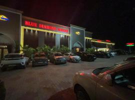 Blue Diamond Resort & Hotel, hotel s jacuzzi v destinaci Muzaffarpur