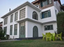 Musadiq Manzil