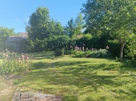 Charmante maison, hotel i Sainte-Blandine