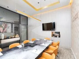 Three Corners Avenue Hotel