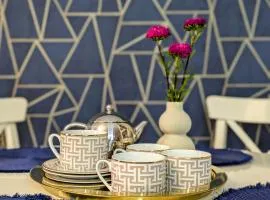 Bella Luna Luxury Suites - Spacious 1BR in Old Town