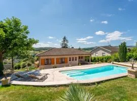 Gite des ifs piscine, jacuzzi dans le Beaujolais