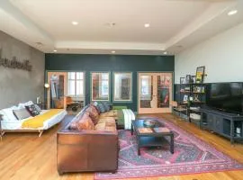 Broadway Penthouse Above Live Music & Bars