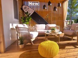 SEA HOUSE mobile home, pool, bikes, SUP - PRIVILEGE POINT camping & villas, hotel u gradu Orebić