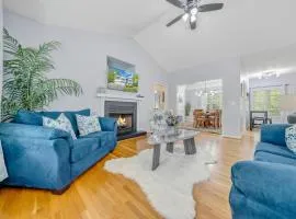 Modern Lake Acess Retreat, Hot Tub, Pet Friendly!
