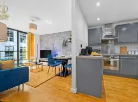 2 Bedroom Greek Street Apartment - Sleeps 6