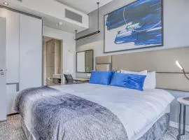 Stunning 1 bedroom apartment in a hotel with pool