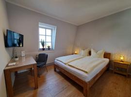 Hotel zum Hirsch, hotel v destinaci Lucka