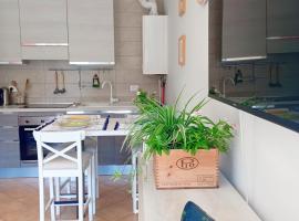 Rifugio sul lago - Da Francesca，位于帕拉蒂科的酒店