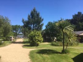 Village de gites Stereden, hotel in Pleumeur-Bodou