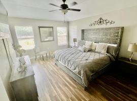 My Enchanted and Cozy Home, Lackland AFB, Sea World, Confortable, hotel em San Antonio