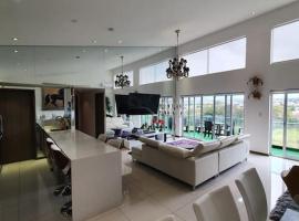 Penthouse with Amazing View - Luxury Condo, hotel a San José