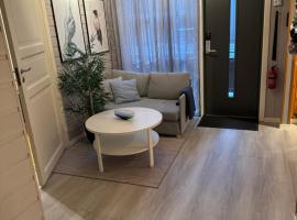 Very centrally located apartment with free parking, acomoda&ccedil;&atilde;o em Troms&oslash;