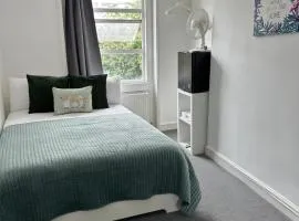 LORD MERIT GUEST HOUSE KING'S CROSS GRAYS INN ROAD