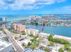 Bayway Luxury Waterfront Townhome & Pool