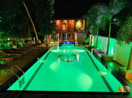 River Front Luxury Wooden Cabana, hotel v destinaci Tissamaharama