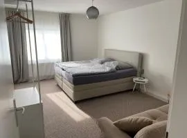 Ferienwohnung Feucht OG NATURNAH Parkplatz WLAN