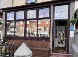 OYO Abbey Lodge Hotel