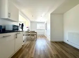 Large Detached 5 bedroom House in Bicester
