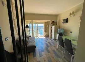 MARINA SEAVIEW APARTMENT - Central top-floor apartment with panoramic terrace, near Marina & Train Station - Nettuno